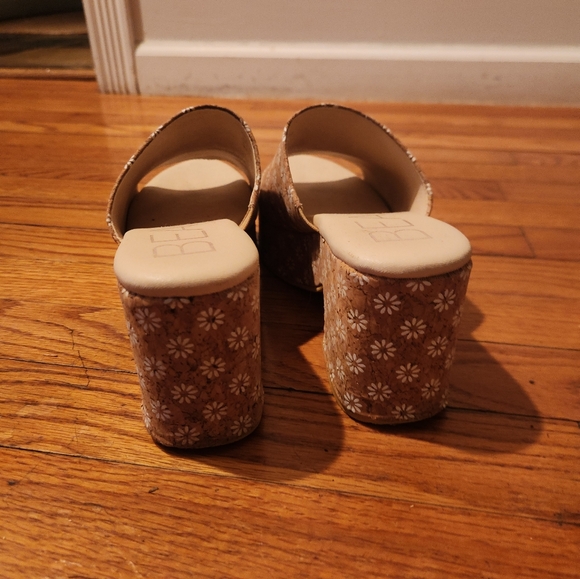 Clogs beach - Picture 2 of 4